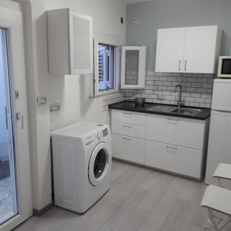 Central! Terrace! easy parking! - One-Bedroom Apartment - 5