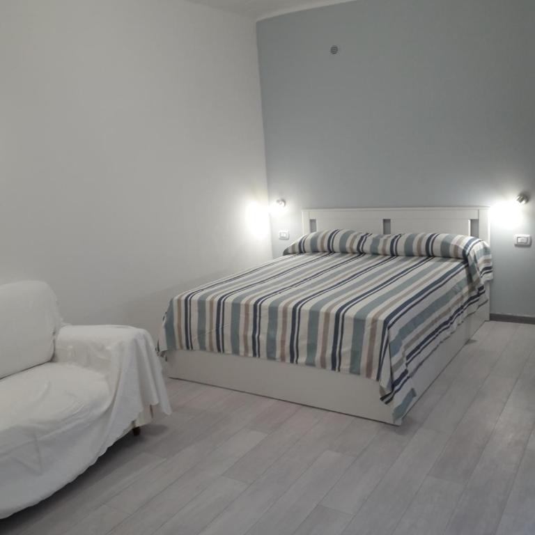 Central! Terrace! easy parking! - One-Bedroom Apartment - 8