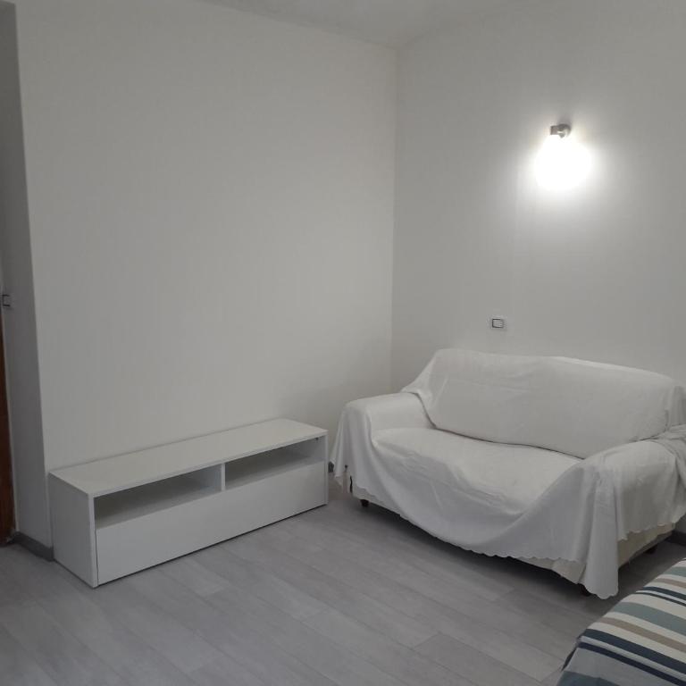 Central! Terrace! easy parking! - One-Bedroom Apartment - 9