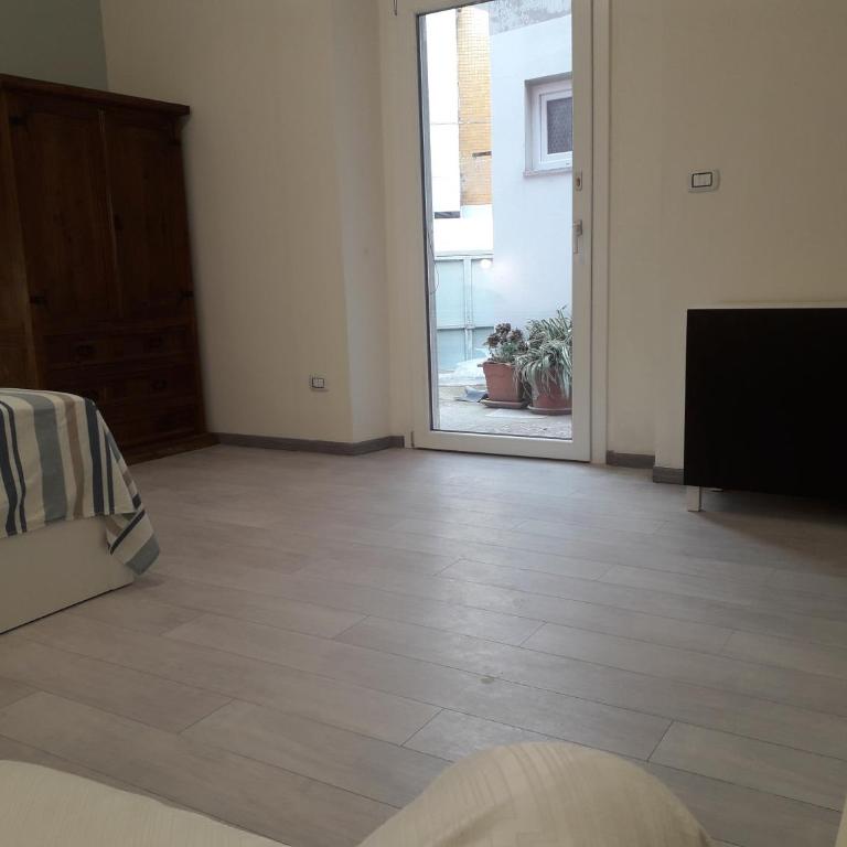 Central! Terrace! easy parking! - One-Bedroom Apartment - 21