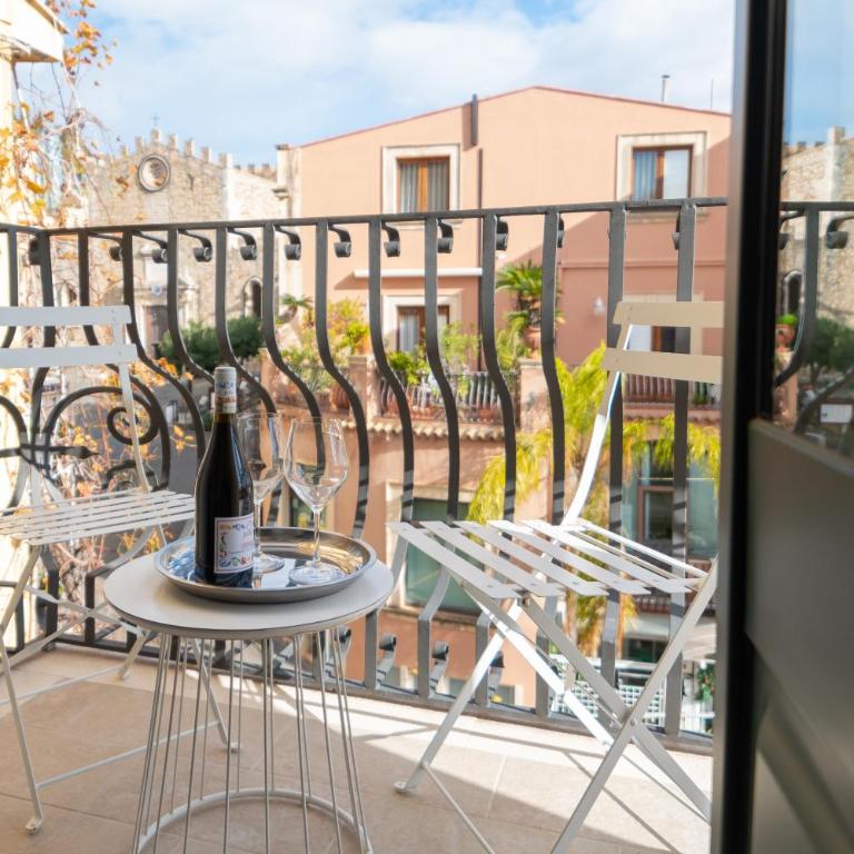 Longo Suites - Suite con Balcone - 15