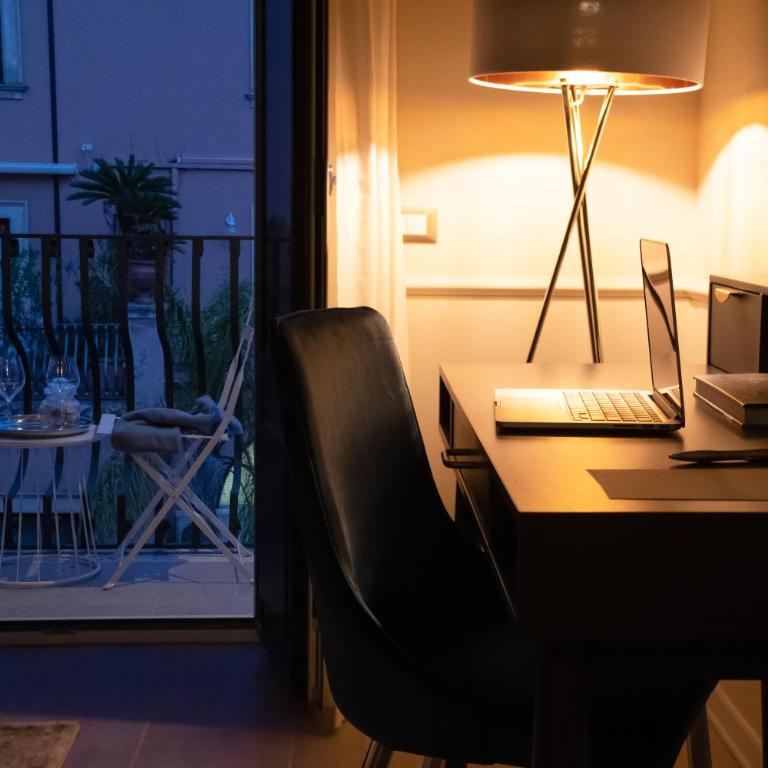 Longo Suites - Suite con Balcone - 12
