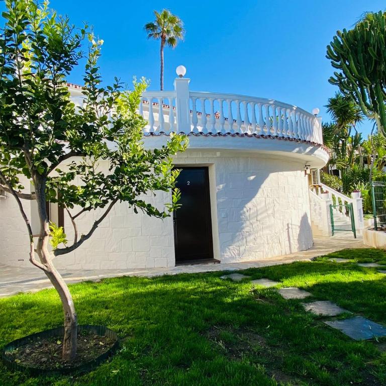 Apartments with tropical garden and sea water pool - One-Bedroom Apartment - 32