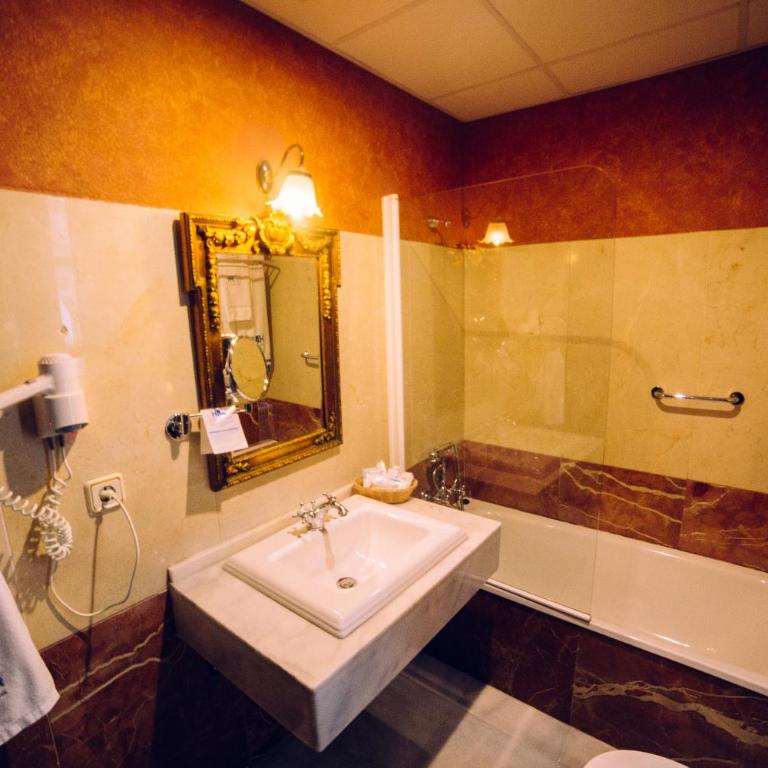 Hotel Posada de Vallina by MiRa - Double Room with Extra Bed - 2
