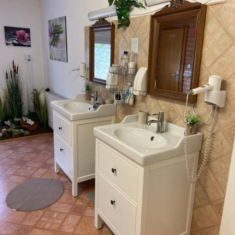 Gasthaus Luggwirt - Dreibettzimmer mit Gemeinschaftsbad - 2