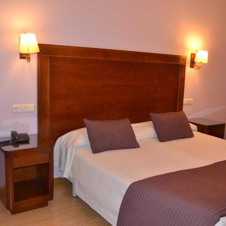 Abadía Burgos Camino Santiago - Habitación Doble Superior con bañera de hidromasaje - 1 o 2 camas - 1