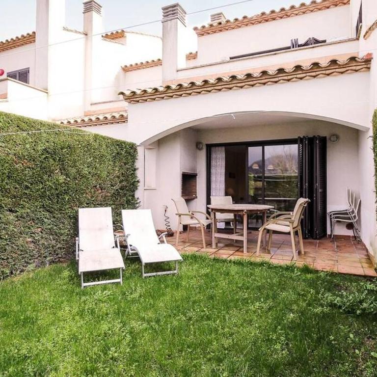 Sistachrentals Casa La Pletera 374 con jardin privado y piscina comunitaria - Three-Bedroom House - 4