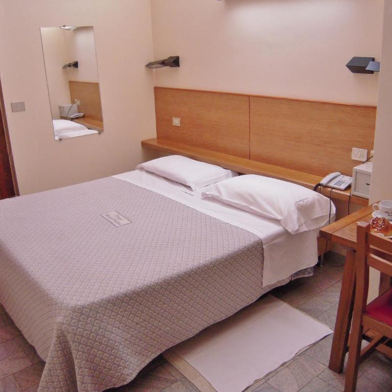 Albergo Bianchi Stazione - Camera Matrimoniale/Doppia con Letti Singoli - 3