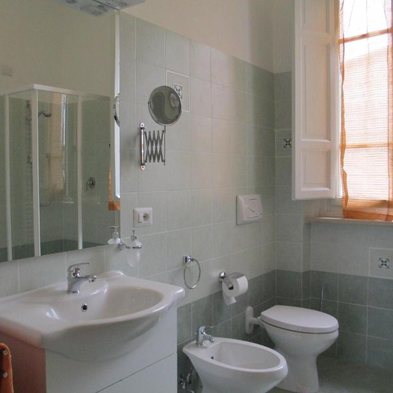 Bed & Breakfast Lucca Fora - Camera Matrimoniale con Letto Supplementare - 2
