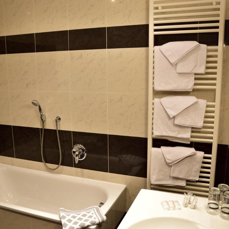 Hotel Krone - Camera Matrimoniale Comfort - 11