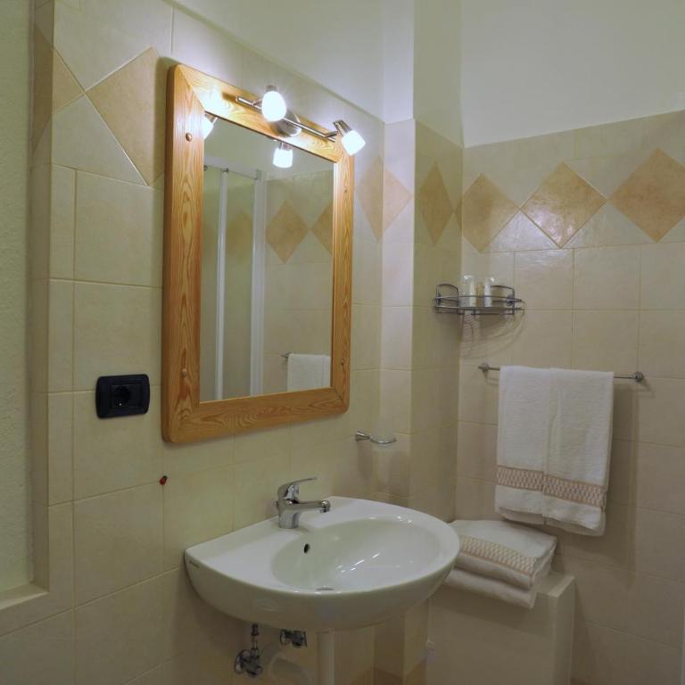 Hotel Rendez-Vous - Aymavilles - Camera Quadrupla - 2