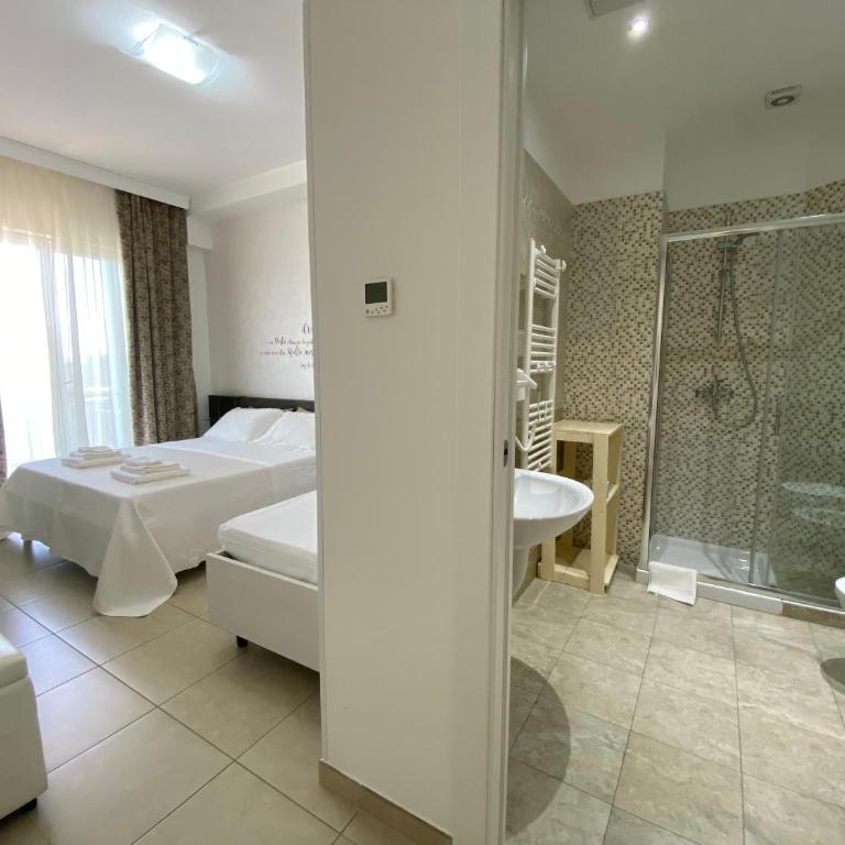 Palazzo Greco B&B - Quadruple Room with Balcony - 1