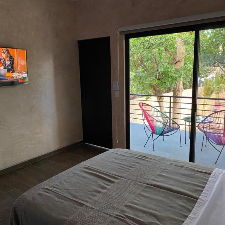 Hotelito YUM KAAX - Suite con cama grande y vistas a la piscina - 17