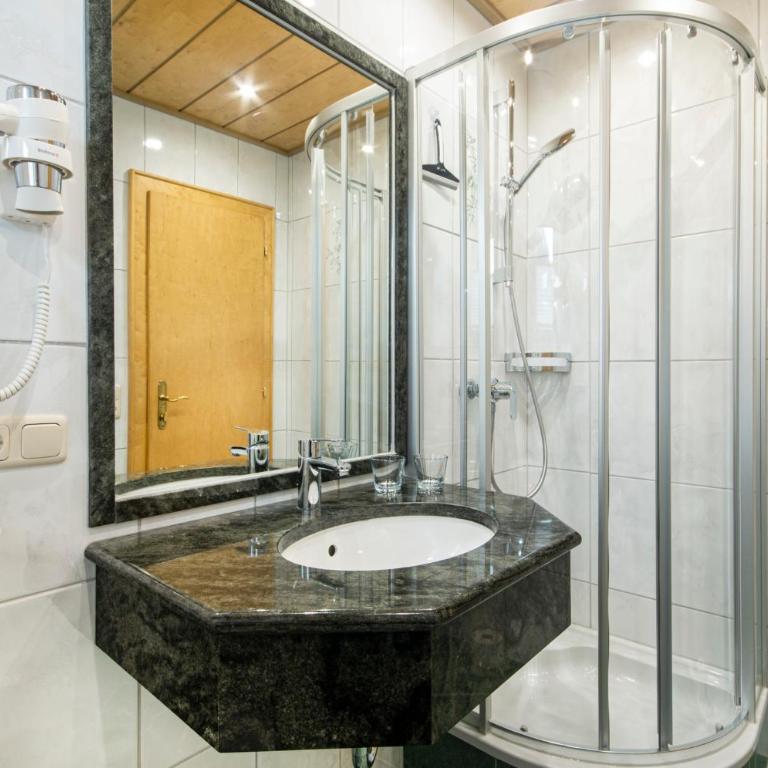 Apartpension Kappacher - Doppelzimmer mit Balkon - 7