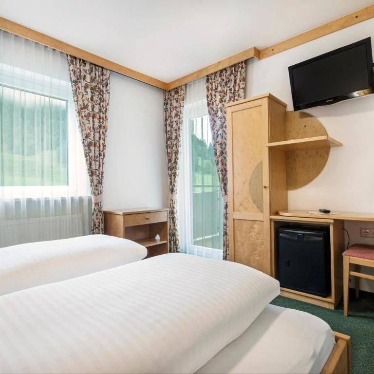 Apartpension Kappacher - Comfort Doppelzimmer mit Balkon - 2 Erwachsene und 1 Kind - 3