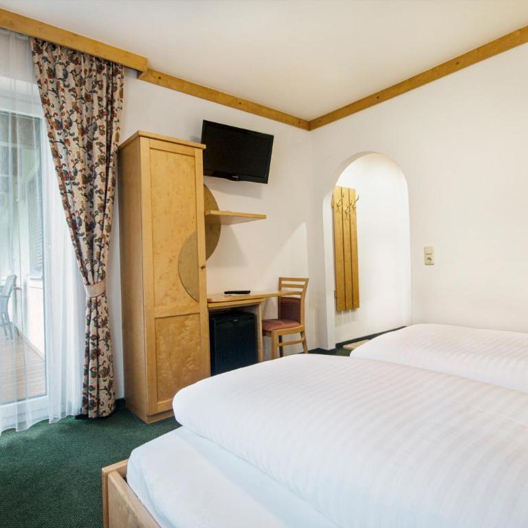 Apartpension Kappacher - Comfort Doppelzimmer mit Balkon - 2 Erwachsene und 1 Kind - 2