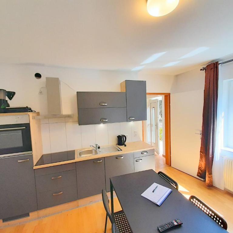 Apartments SteelCity - Apartment mit 2 Schlafzimmern - 10