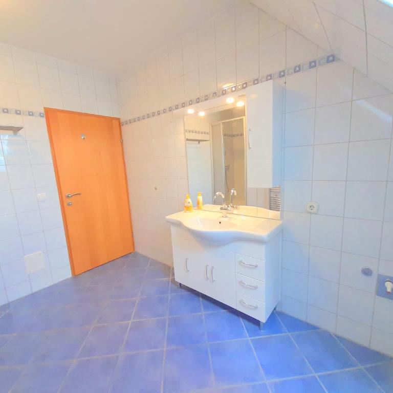 Apartments SteelCity - Apartment mit 3 Schlafzimmern - 20