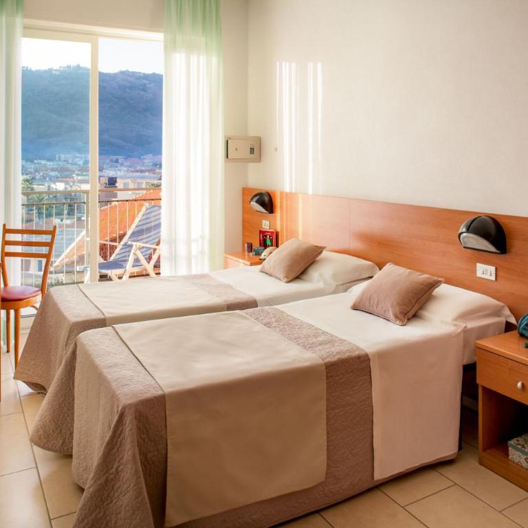 Hotel Europa - Camera Doppia con Letti Singoli con Balcone - 1