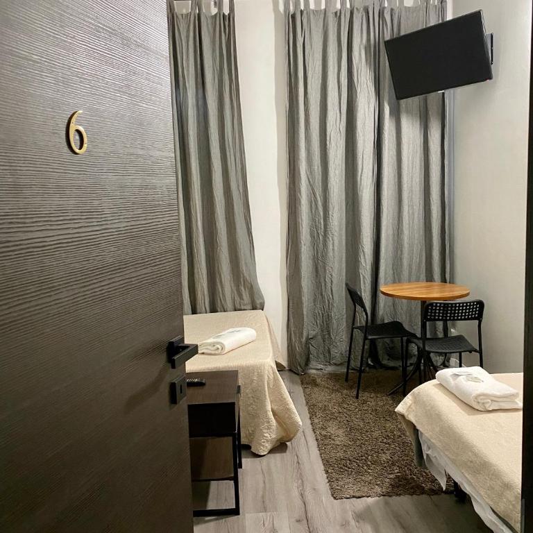 Guest House Minas - Twin Room with Private Bathroom - 8