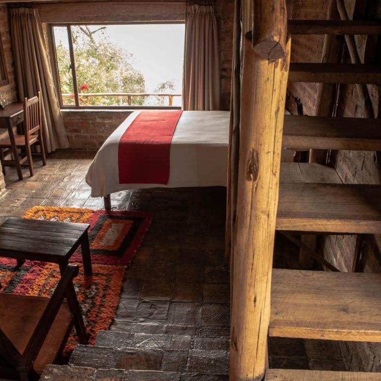 Hotel Refugio Pozo Azul - Habitación Familiar con vistas al lago - 1