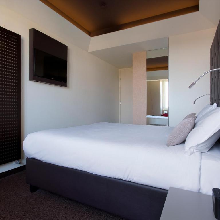 Best Western Hotel Continental - Classic Queen Room with Garden View - Non-Smoking - 4