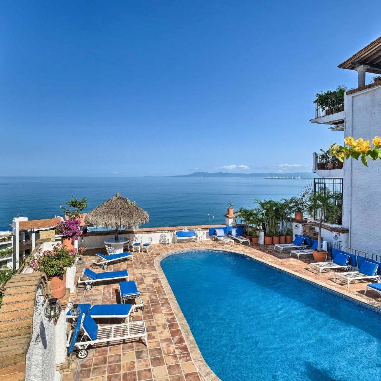 Mid-Century Modern Condo w/ Patio & Ocean Views! - Apartamento - 1