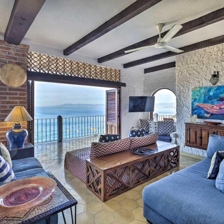 Mid-Century Modern Condo w/ Patio & Ocean Views! - Apartamento - 2