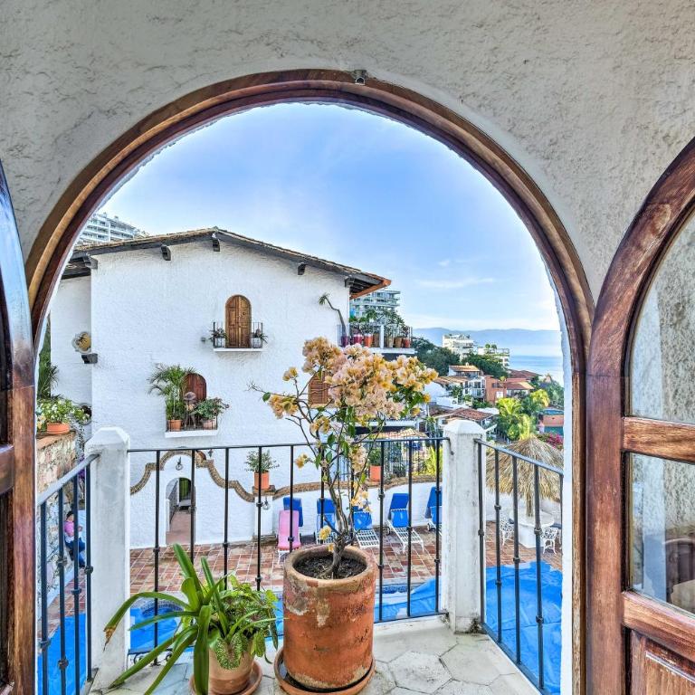 Mid-Century Modern Condo w/ Patio & Ocean Views! - Apartamento - 12