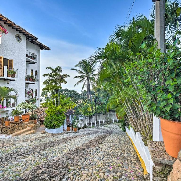 Mid-Century Modern Condo w/ Patio & Ocean Views! - Apartamento - 31