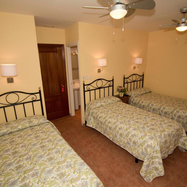 Hostal Los Alpes - Triple Room - 10