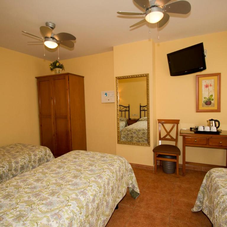 Hostal Los Alpes - Triple Room - 11