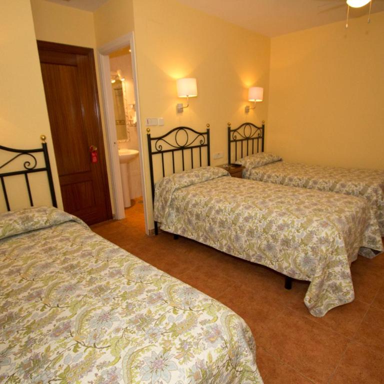 Hostal Los Alpes - Triple Room - 12