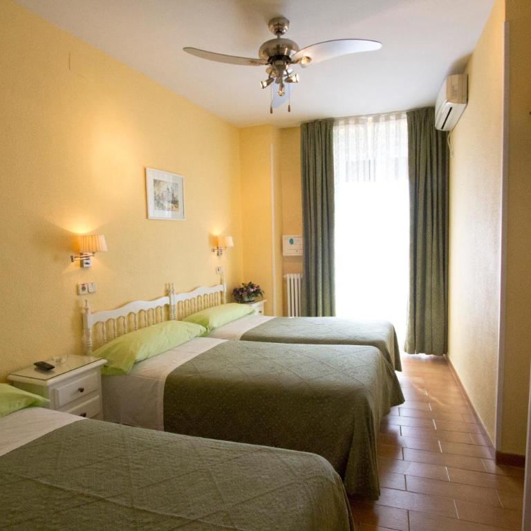 Hostal Los Alpes - Triple Room - 14