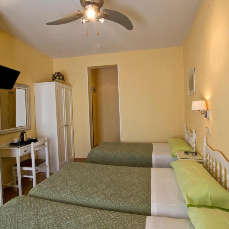 Hostal Los Alpes - Triple Room - 15