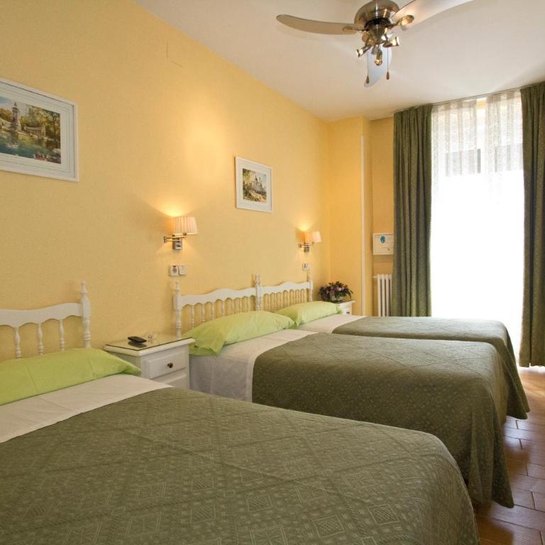 Hostal Los Alpes - Triple Room - 16