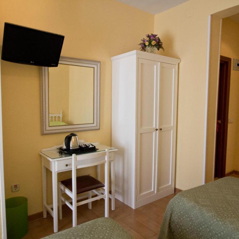 Hostal Los Alpes - Triple Room - 17