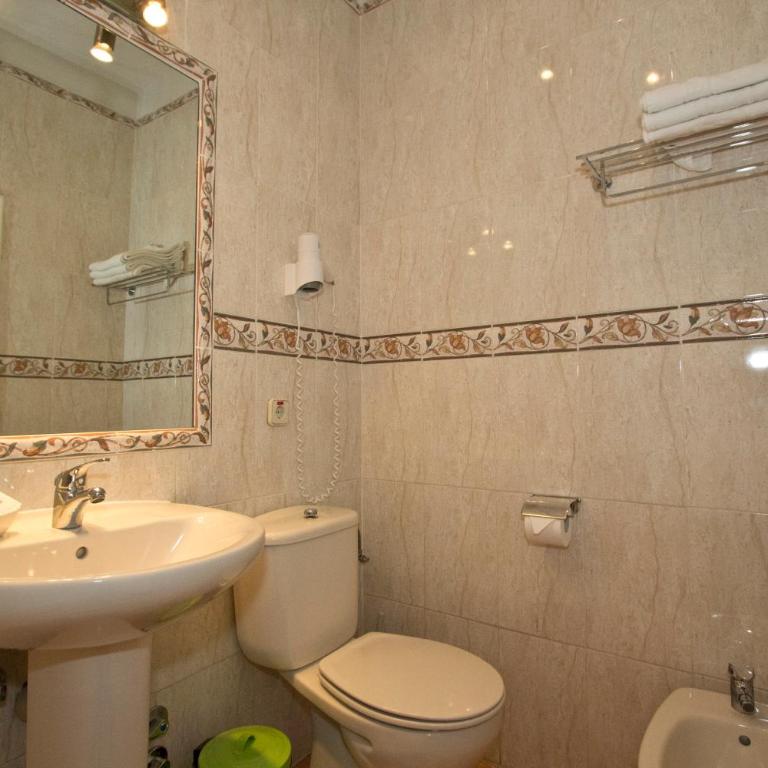 Hostal Los Alpes - Triple Room - 18