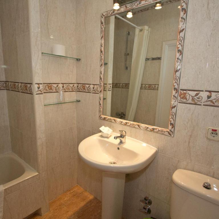 Hostal Los Alpes - Triple Room - 19