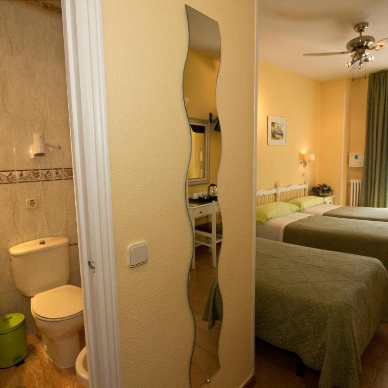 Hostal Los Alpes - Triple Room - 20