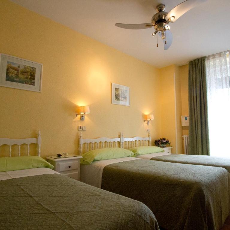 Hostal Los Alpes - Triple Room - 21