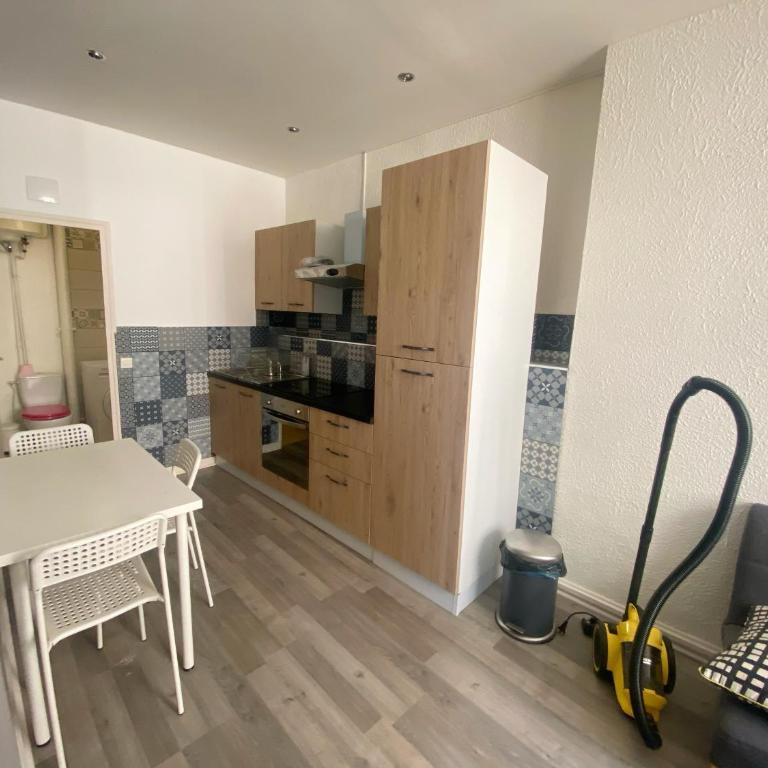 010 CHIC & COSY F1 29m2 HYPERCENTRE WIFI SMART TV NETFLIX - Appartement 1 Chambre - 23