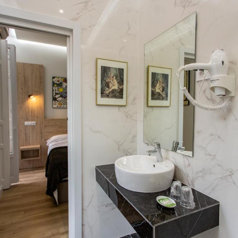 Hostal Manuela by gaiarooms - Standard Double Room - 7