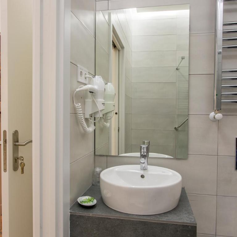 Hostal Manuela by gaiarooms - Standard Double Room - 3
