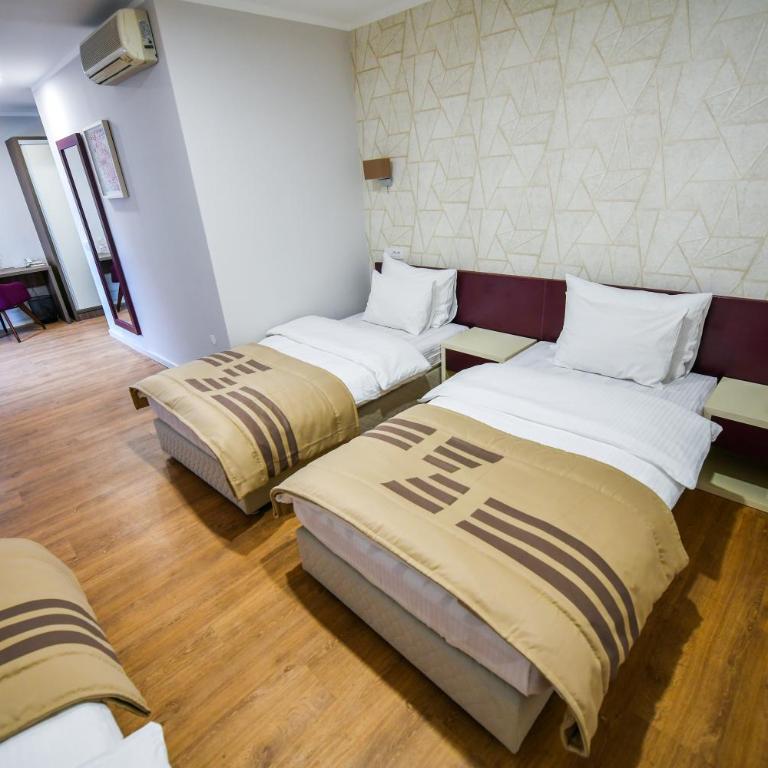 Hotel Zepter Palace - Trokrevetna Soba - 2