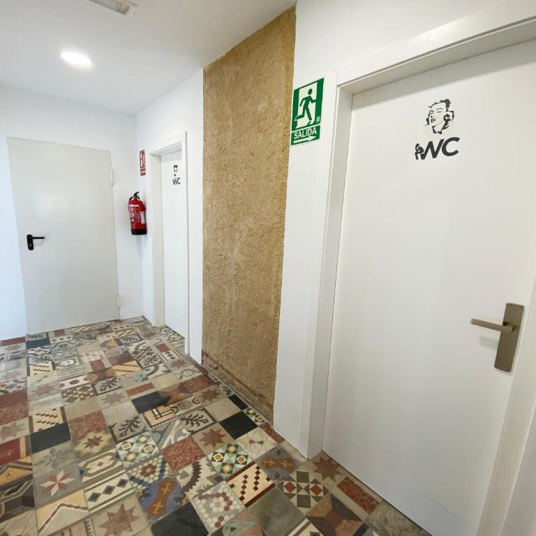 ECO Hostel - Single Bed in 14-Bed Dormitory Room - 12