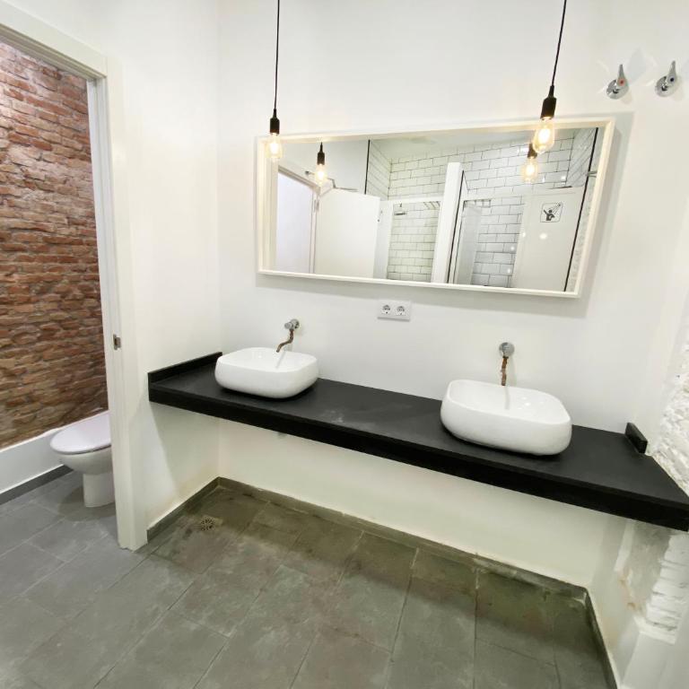 ECO Hostel - Single Bed in 14-Bed Dormitory Room - 7