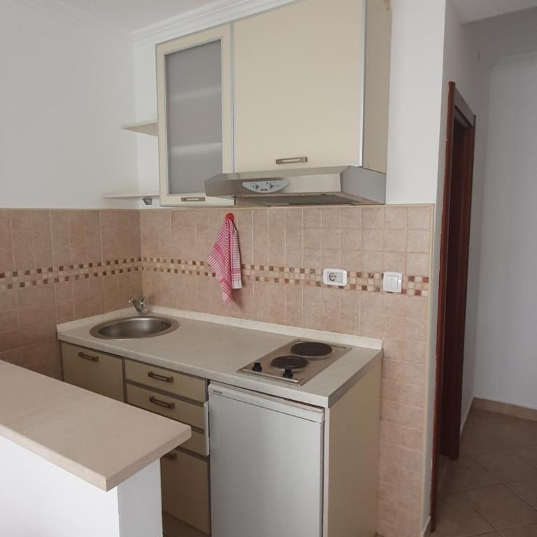 Apartments Boreta - Dvokrevetna Soba sa Bračnim Krevetom sa Balkonom i Pogledom na More - 9