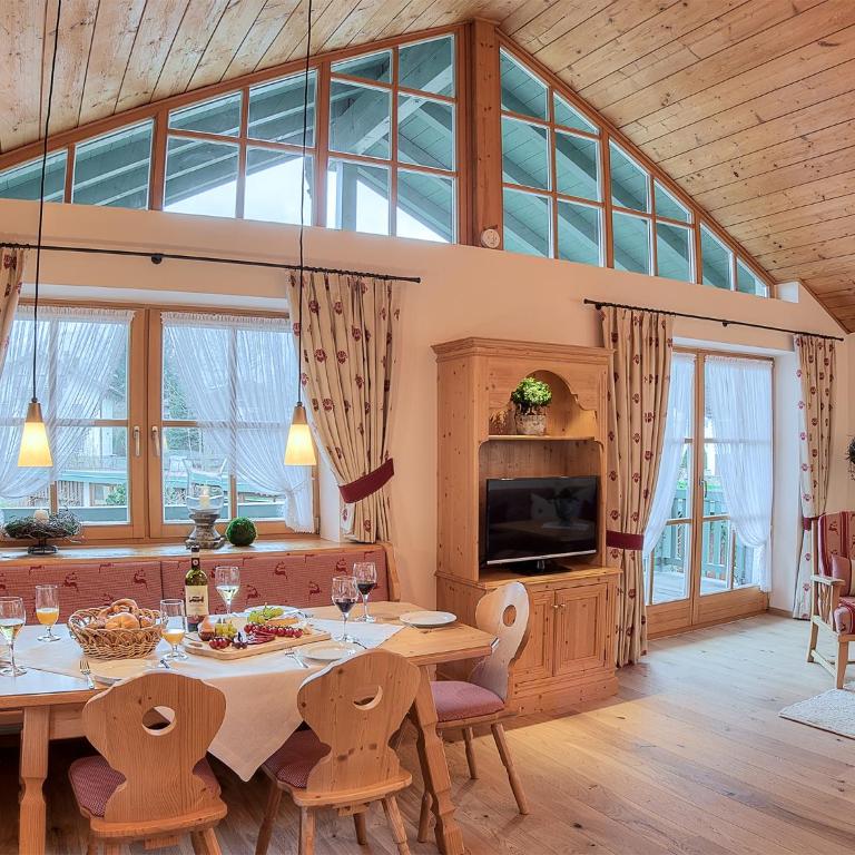 Ferienwohnungen Mayer inkl. Chiemgaukarte - Apartment mit 3 Schlafzimmern - 1