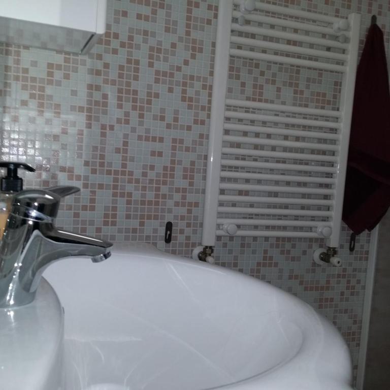 Il Ciclamino - Camera Matrimoniale/Doppia con Letti Singoli con Bagno Privato - 4